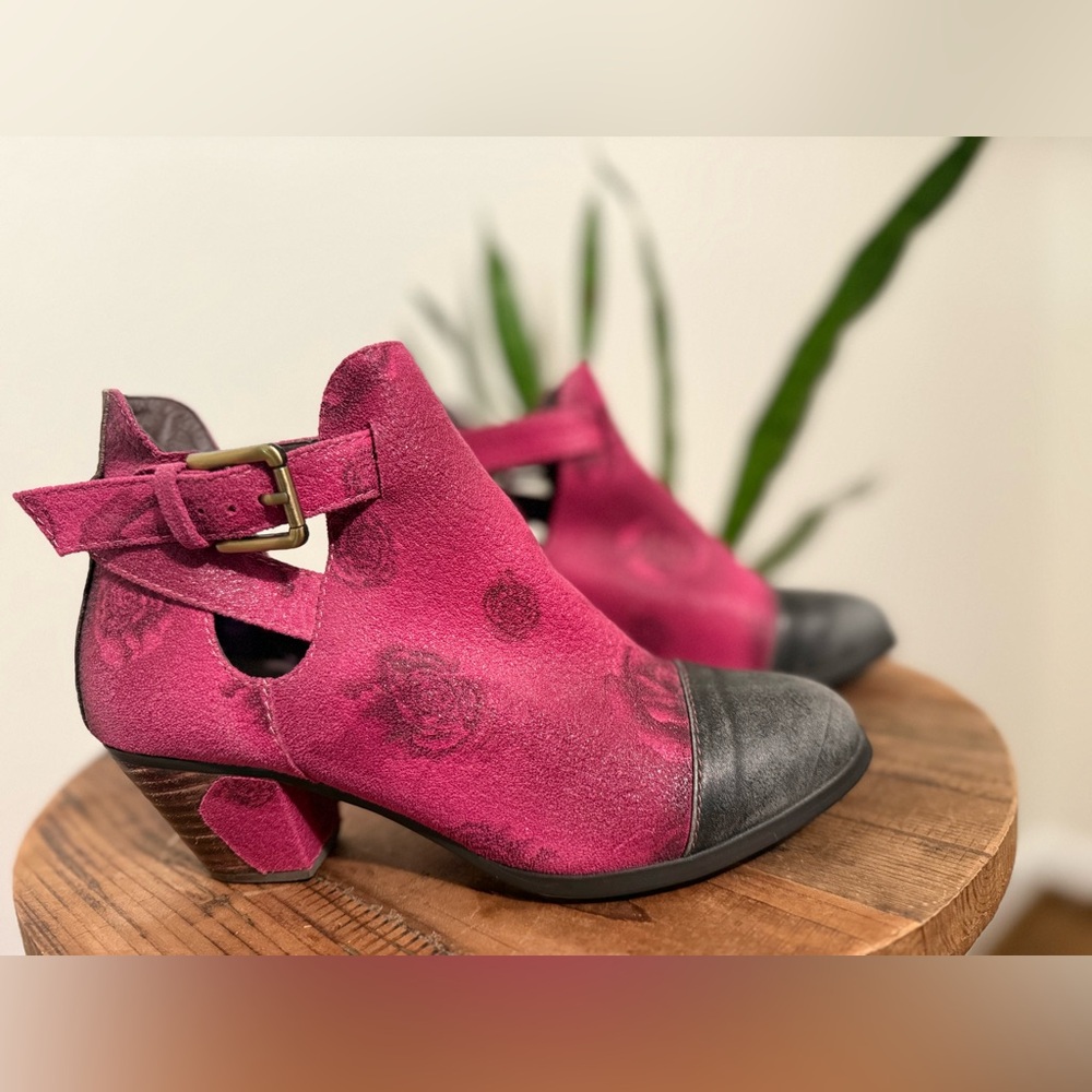 L’ARTISTE Suede Pink Rose and Gray Women's Ankle Boots SZ 37